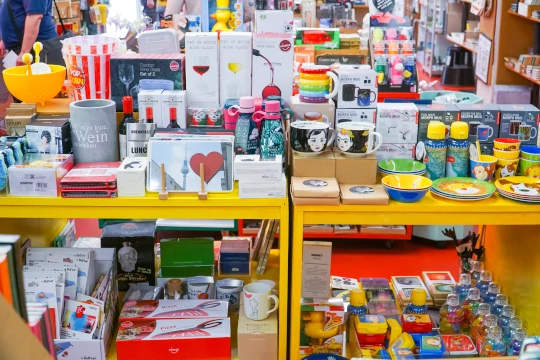 Geschenkeladen Berlin Kreuzberg mit den schönsten Geschenken der Stadt Schöne Geschenke kaufen in Berlin im Geschenkeladen Kreuzberg